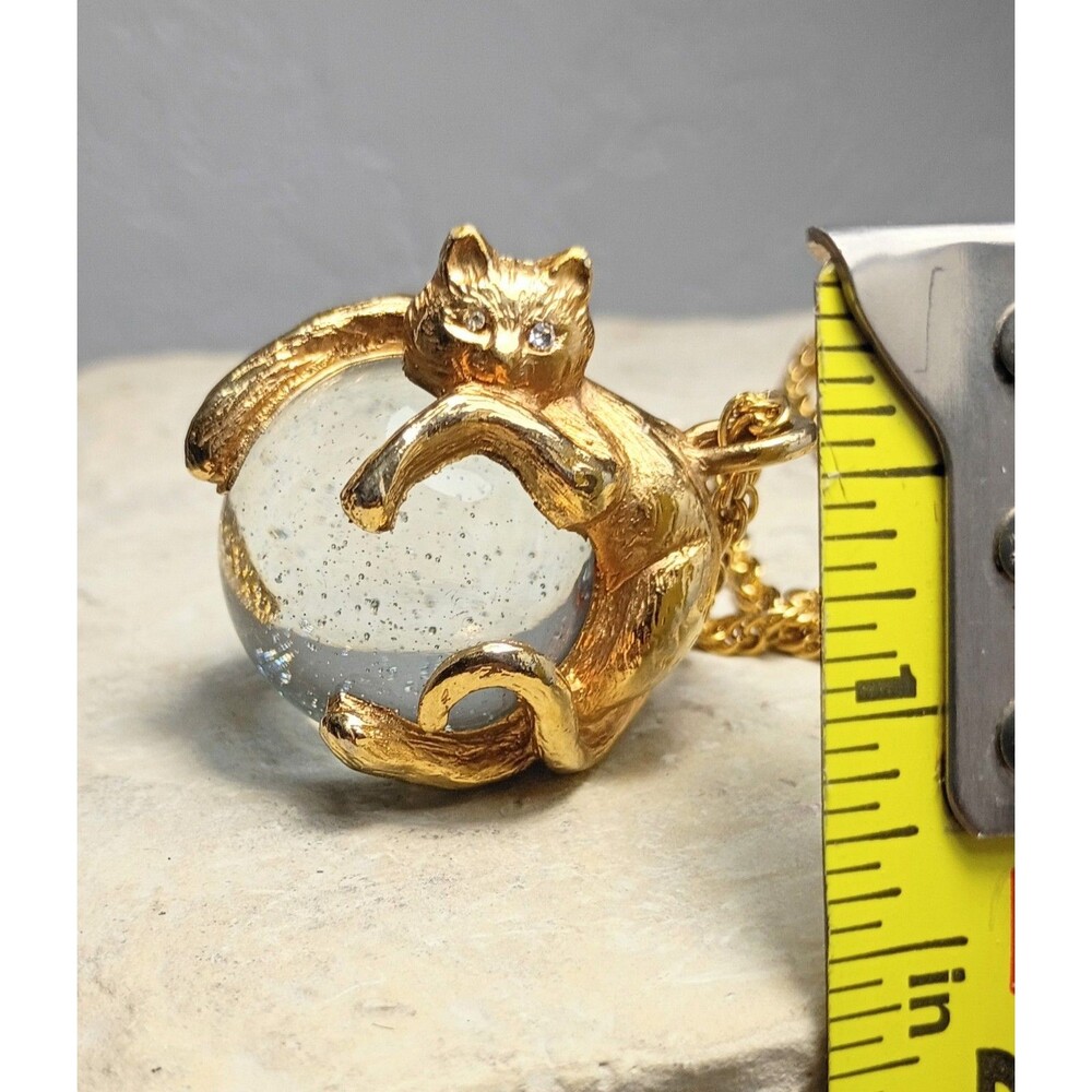 Vintage Cat on Pool of Light Pendant Necklace Gold Tone Crystal Ball Magic Orb - Picture 4 of 9